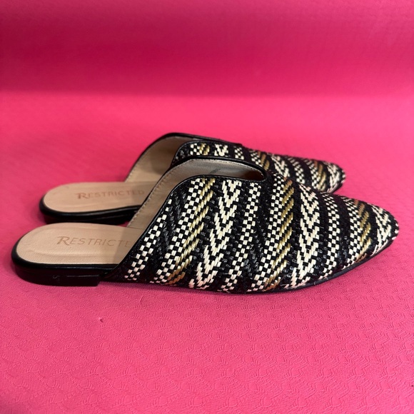 RESTRICTED MULES - Picture 3 of 8